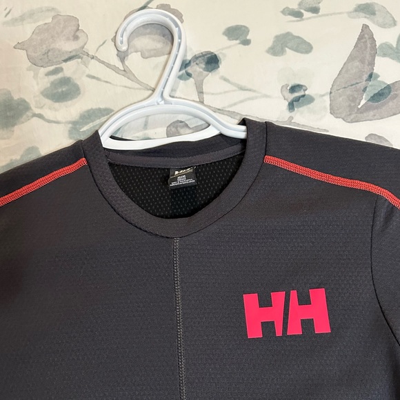 Helly Hanson women’s workout top. Medium. Excellent condition. - Picture 3 of 4
